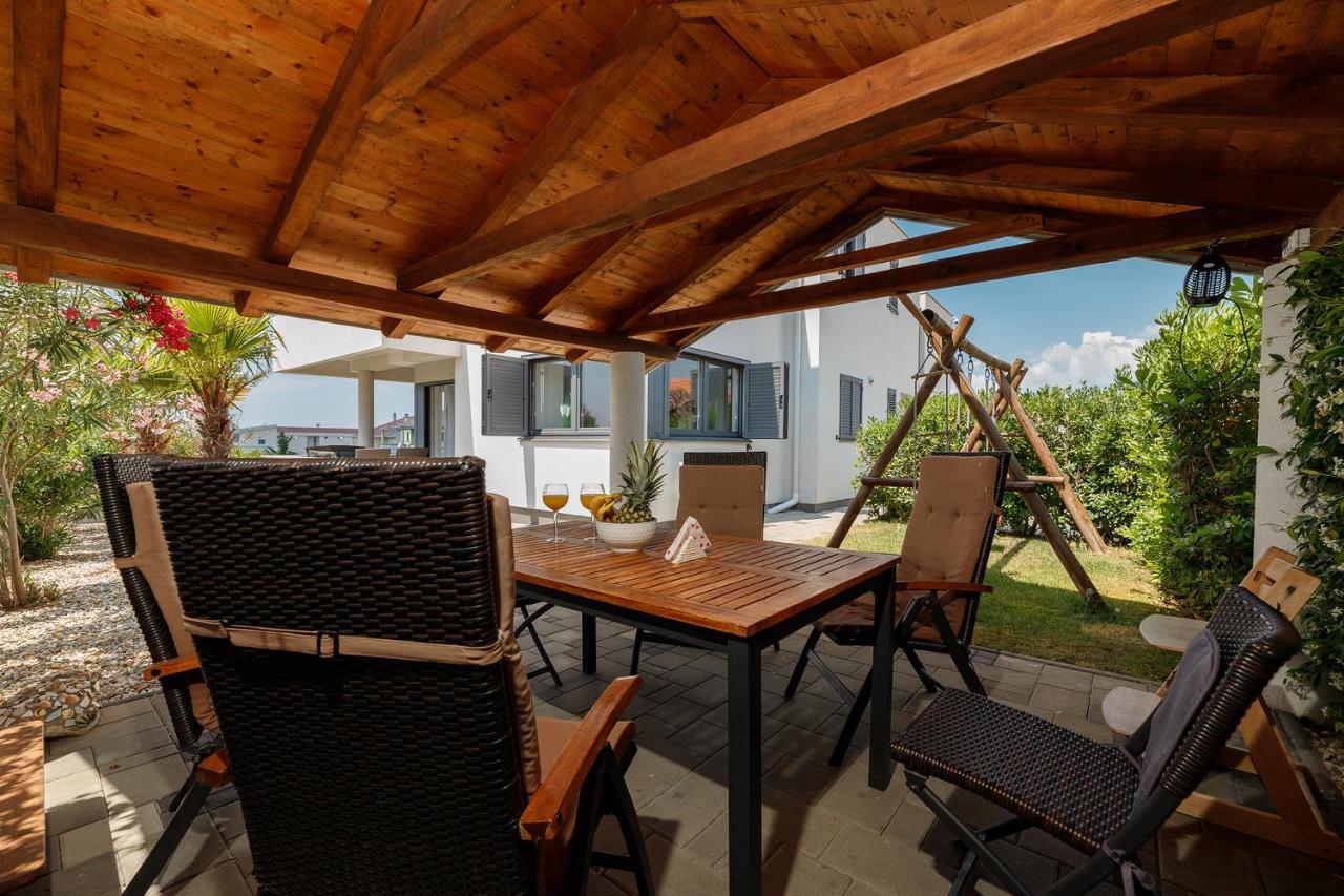 Malo Ferienvilla Privlaka, Pool, Boje, Wi-Fi, Wallbox Privlaka  Exteriér fotografie
