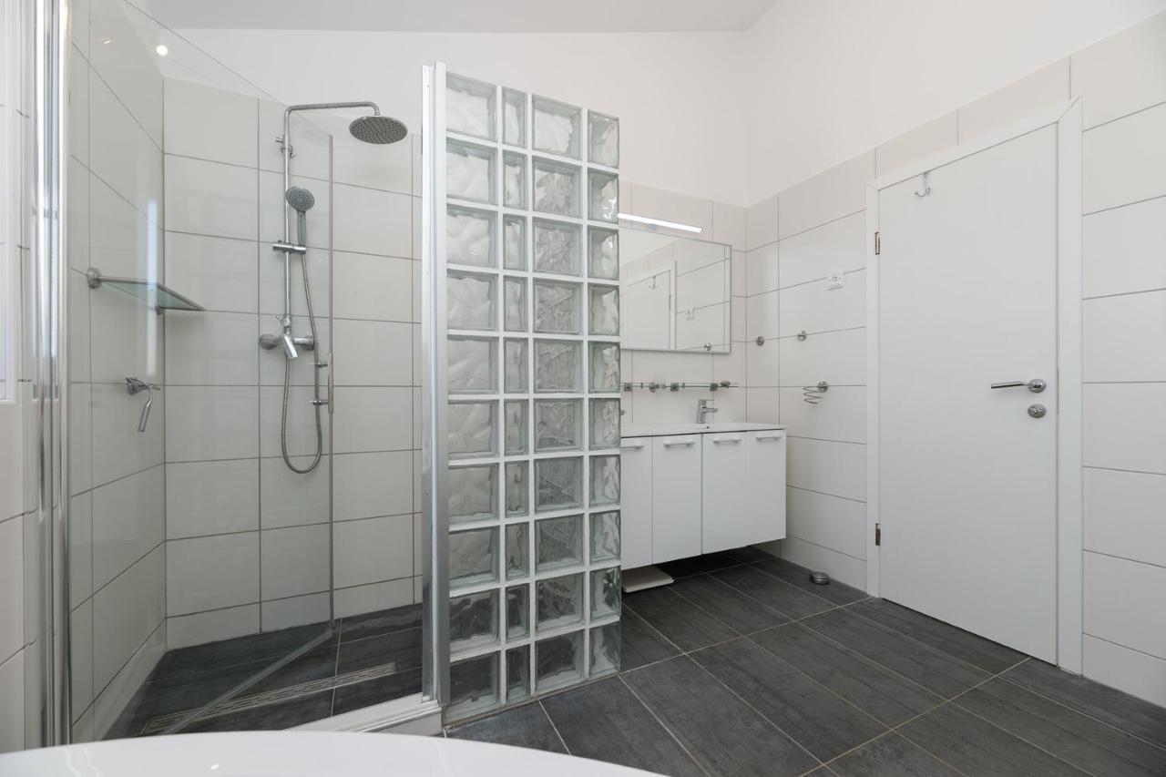 Malo Ferienvilla Privlaka, Pool, Boje, Wi-Fi, Wallbox Privlaka  Exteriér fotografie