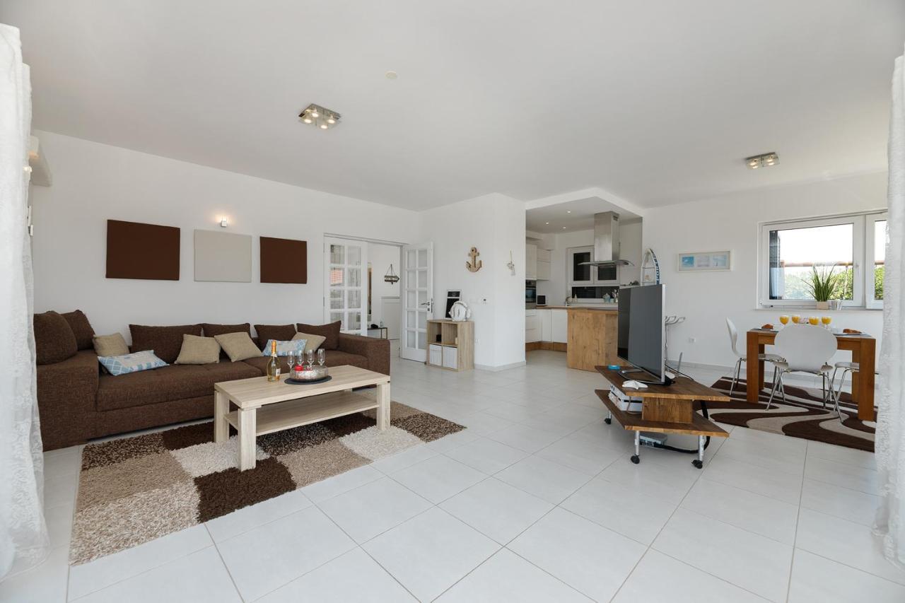 Malo Ferienvilla Privlaka, Pool, Boje, Wi-Fi, Wallbox Privlaka  Exteriér fotografie