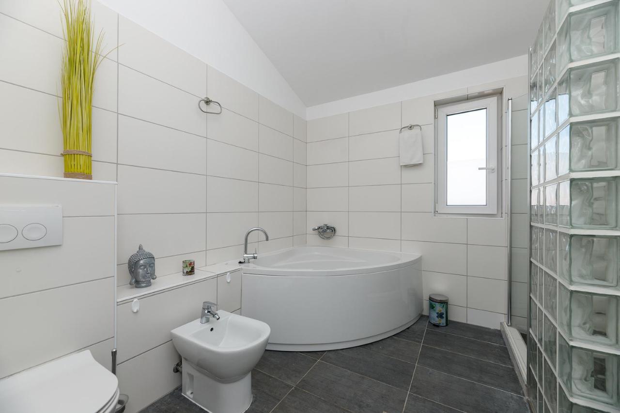 Malo Ferienvilla Privlaka, Pool, Boje, Wi-Fi, Wallbox Privlaka  Exteriér fotografie